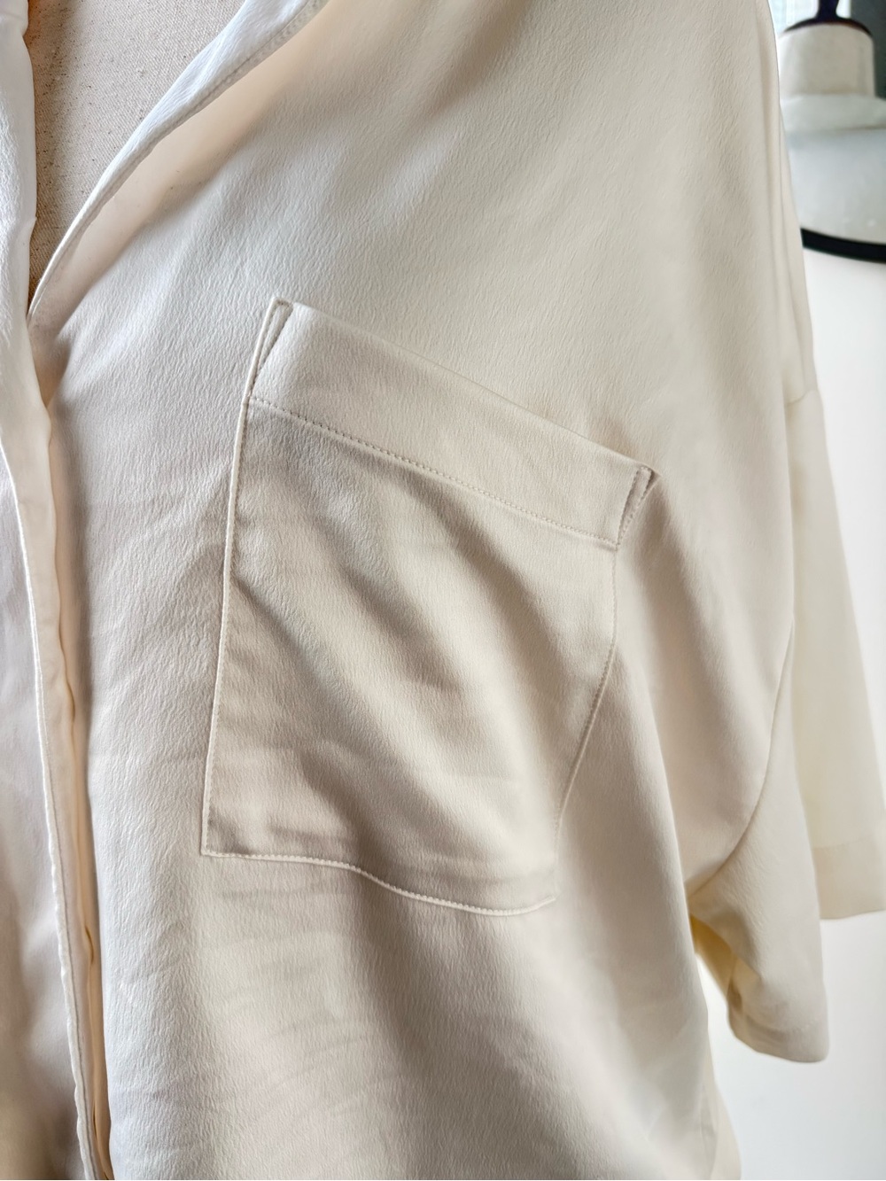 GAP Cream Short-Sleeve Button-Front Oversized Satin Shirt - Picture 2 of 7